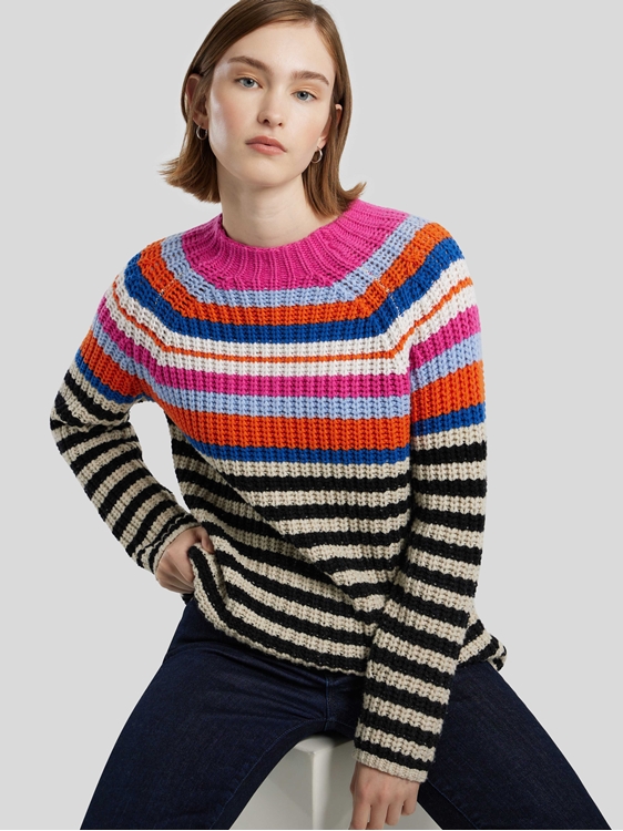 Bild von Pullover mit bunten Streifen