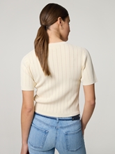 Bild von Strickshirt mit Lochstickerei