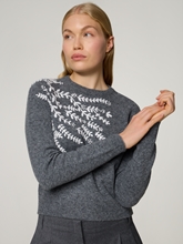 Image sur Pull en maille avec broderies