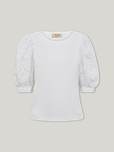 Image sur T-shirt avec broderies ajourées