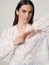 Bild von Bluse aus Lochstickerei TAZZIN