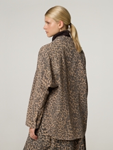 Bild von Jeansjacke mit Leo-Print MMEMME