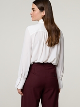 Image sur Chemisier à col lavallière en soie INTESA