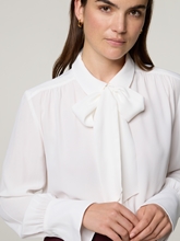 Image sur Chemisier à col lavallière en soie INTESA