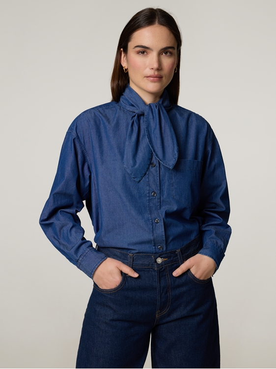 Bild von Schluppenbluse aus Denim