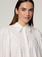 Bild von Bluse mit Lochstickerei LOUANE