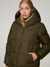 Bild von Daunenmantel mit Kapuze