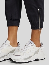 Bild von Hose mit aufgesetzten Taschen