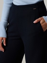 Bild von Schlupfhose mit Bügelfalten