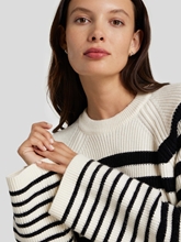 Bild von Pullover mit Streifen