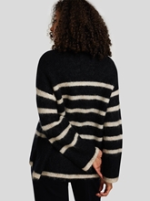 Bild von Pullover gestreift