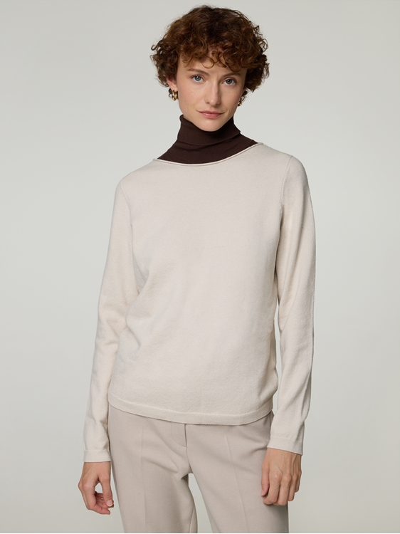 Bild von Strickpullover mit Wolle