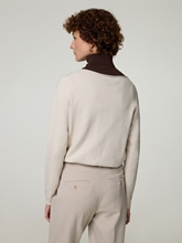 Bild von Strickpullover mit Wolle