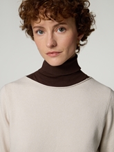 Bild von Strickpullover mit Wolle