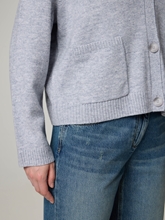 Bild von Strickjacke mit Wolle