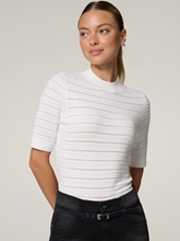 Bild von Strickshirt mit Lochstickerei