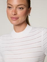 Bild von Strickshirt mit Lochstickerei