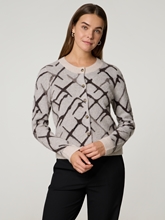 Bild von Strickjacke mit Wolle