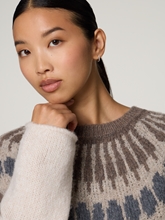 Bild von Strickpullover mit Wolle