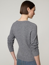 Bild von Strickpullover mit Wolle