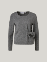 Bild von Strickpullover mit Wolle