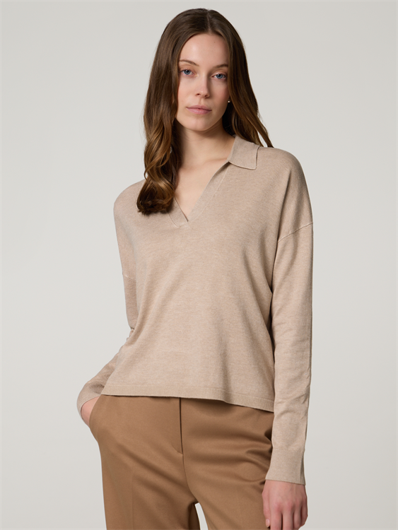 Bild von Strickpullover mit V-Ausschnitt