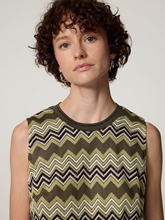 Image sur Top avec motif en zigzag