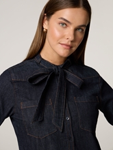 Image sur Chemisier à col lavallière en denim