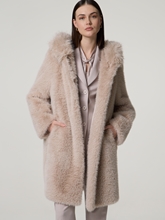 Bild von Mantel aus Kunstfell