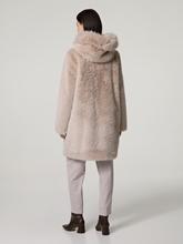 Bild von Mantel aus Kunstfell