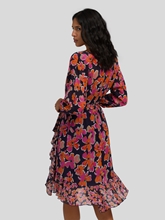 Bild von Chiffonkleid mit Volant-Details