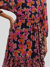 Bild von Chiffonkleid mit Volant-Details