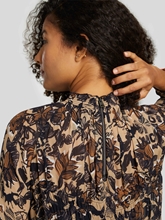 Image sur Robe avec smoke