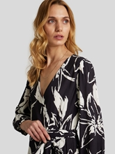 Bild von Wickelkleid mit Hibiskus-Print