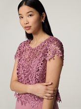 Bild von Cocktailkleid mit Lochspitze