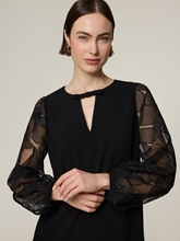 Bild von Minikleid mit Blütendetails