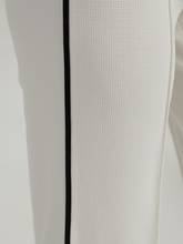 Bild von Hose mit seitlichen Streifen