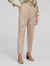 Bild von Paperbag-Hose mit Gürtel und Bundfalten