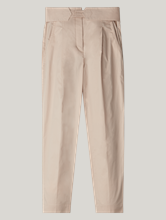 Bild von Paperbag-Hose mit Gürtel und Bundfalten