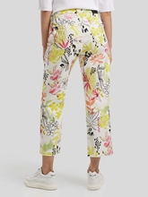 Bild von Jeans mit Blumenprint