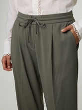 Bild von Hose mit Bundfalten