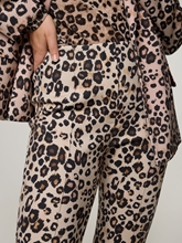 Bild von Hose mit Leo-Print