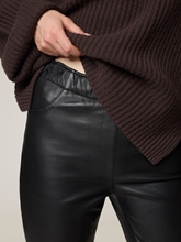 Bild von Lederhosen mit geradem Bein