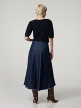 Image sur Jupe midi au look denim