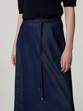 Image sur Jupe midi au look denim