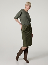 Image sur Jupe midi en cuir velours