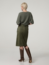 Image sur Jupe midi en cuir velours