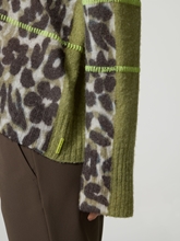 Bild von Strickpullover mit Leo-Print