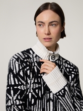 Bild von Strickjacke mit Wolle