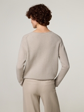 Bild von Strickpullover mit Wolle